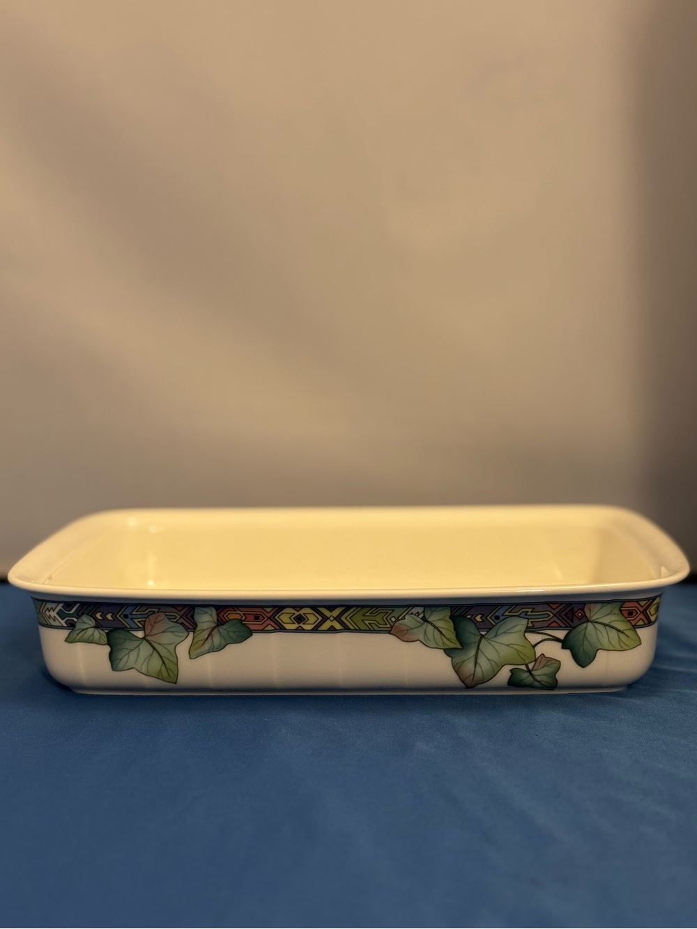Villeroy and Bach Pasadena baking dish with ivy border. No cracks or chips.